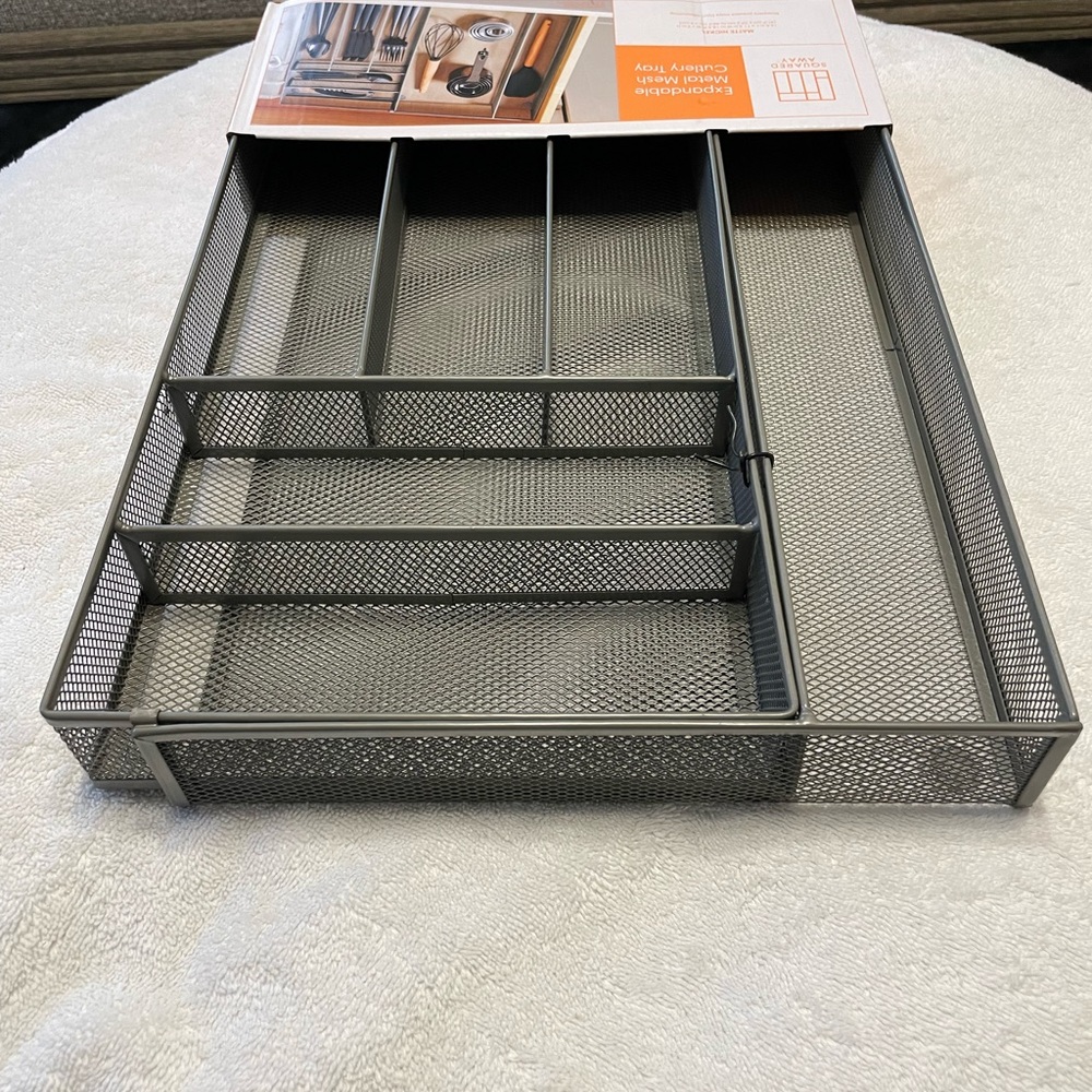 Expandable Metal Mesh Cutlery Tray / drawer organizer. Matte nickel color